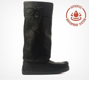 Manitobah mukluks - brand new - never worn!